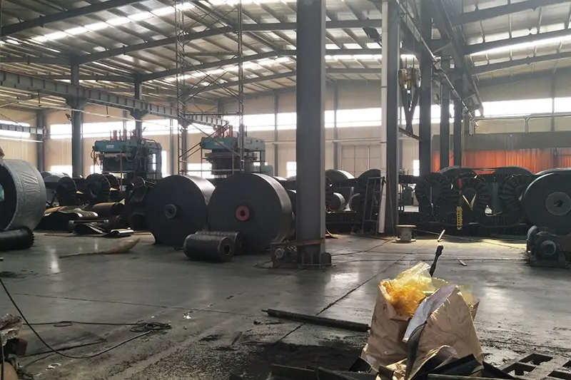 Proces produkcji gumowych taśm przenośnikowych
